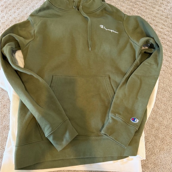 Champion (3) and (1) Under Atmour hoodie - Picture 9 of 10